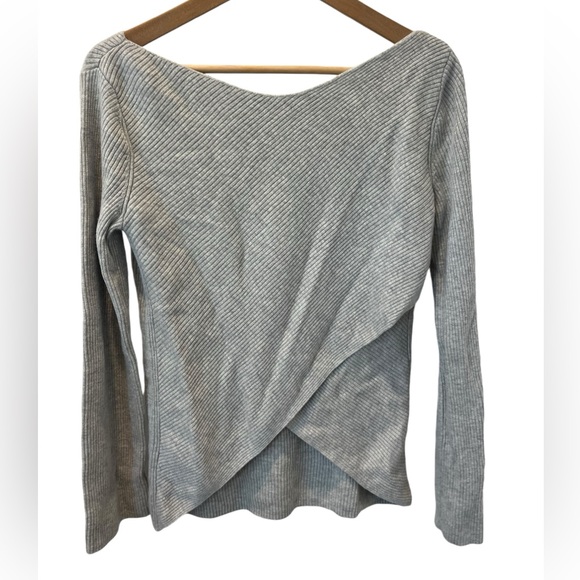 Gorgeous Aritzia Babaton Kitano Sweater Oatmeal Medium with Cross Back Detail - Picture 9 of 15